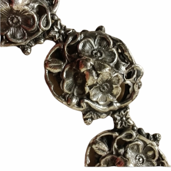 Antique victorian repousse flower bracelet - Picture 3 of 14